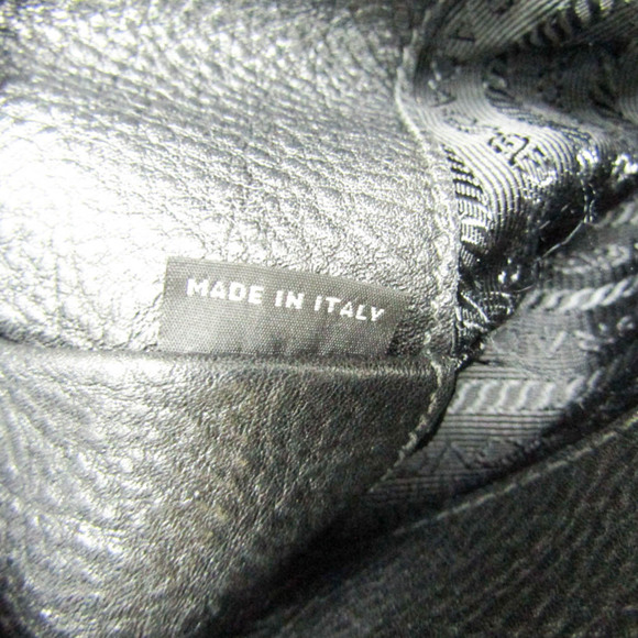 PRADA Leather Handbag Shoulder Bag in Black - Picture 15 of 16